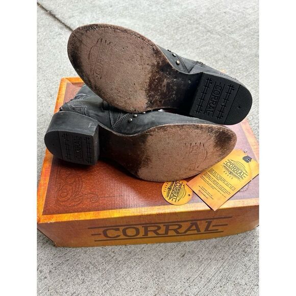 Corral Black Embroidery & Studs Round Toe Ankle Boots Size 10 - Picture 6 of 10